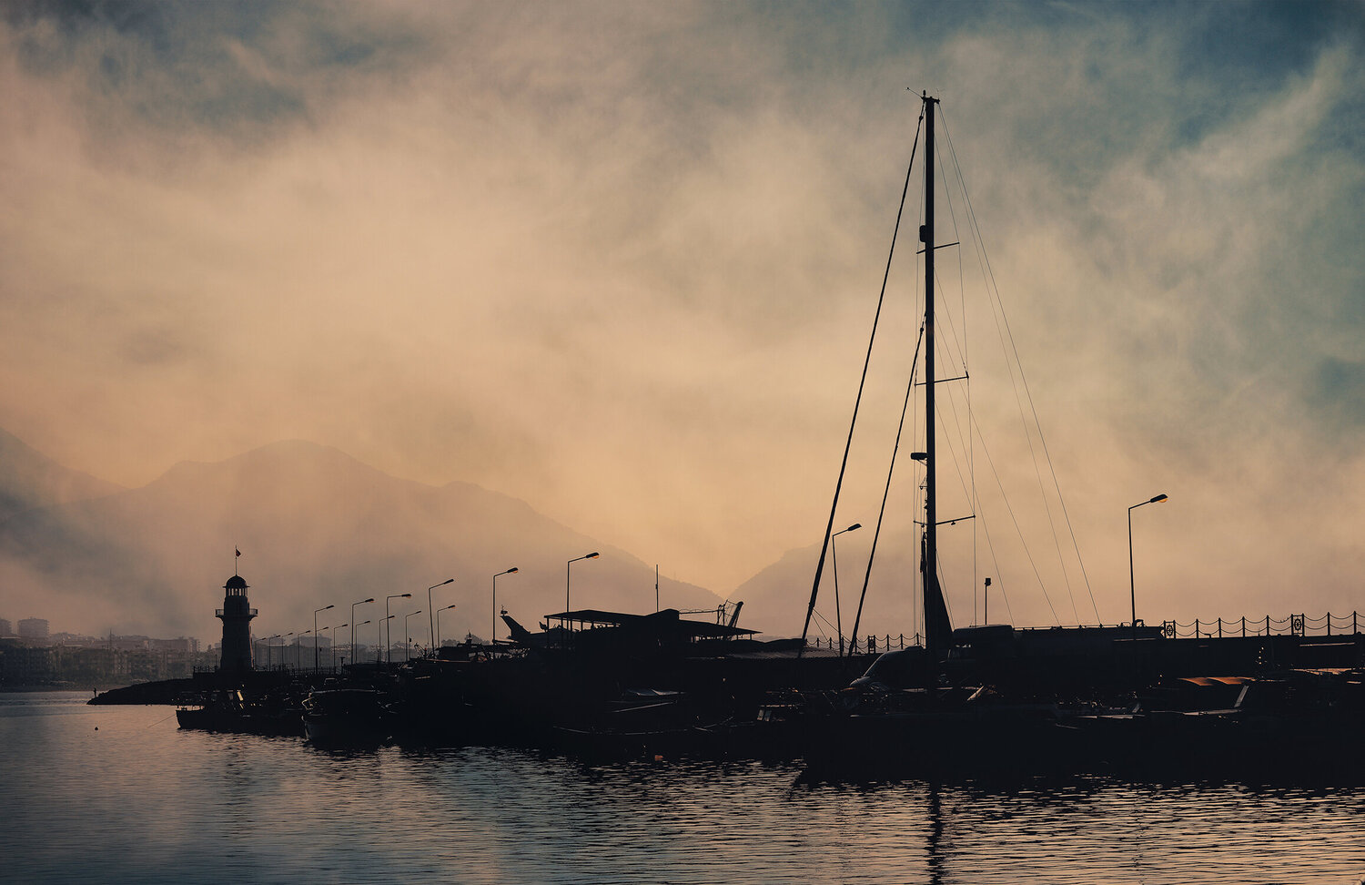 Foggy harbor. ihsan Okur Photographie à vendre