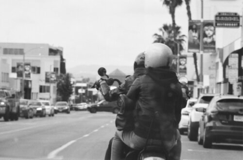 Cruising West on Sunset par Darian Jovan, Digital en vente sur Singulart