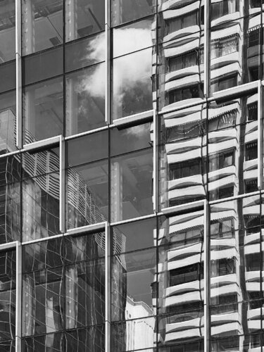 REFLEJOS DE FACHADA von Jose Maria Lamo de Espinosa Michels de Champourcin, Fotografie kaufen auf Singulart