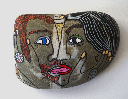 Der Seelenzungenkuß, Colorierter Nordseestein, Urheberrecht Katharina Kretschmer van Katharina Kretschmer, Schilderij te koop op Singulart