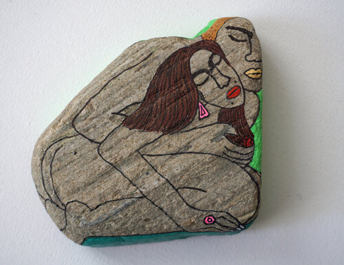 (Kleines) Zwischen nach Idea Vilarino, colorierter Nordseestein, Urheberrecht Katharina Kretschmer van Katharina Kretschmer, Schilderij te koop op Singulart