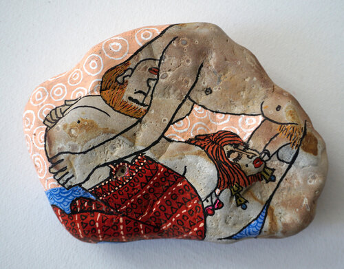 (Kleines) Mein Liebeslied nach Else Lasker-Schüler, colorierter Nordseestein, Urheberrecht Katharina Kretschmer van Katharina Kretschmer, Schilderij te koop op Singulart