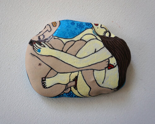 (Kleine) Ekstase, colorierter Nordseestein, Urheberrecht Katharina Kretschmer par Katharina Kretschmer, Peinture en vente sur Singulart