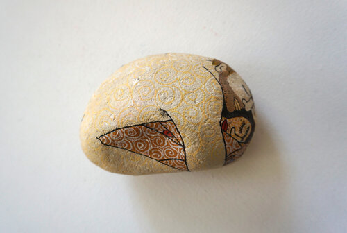 (Kleine) Zuflucht, colorierter Nordseestein, Urheberrecht Katharina Kretschmer von Katharina Kretschmer, Malerei kaufen auf Singulart