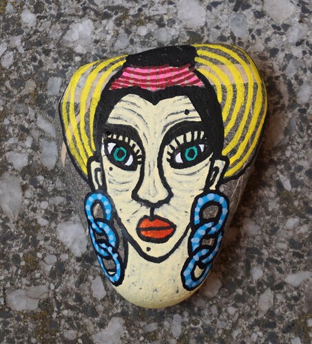 Kleine Madonna V, colorierter Kieselstein, Urheberrecht Katharina Kretschmer de Katharina Kretschmer, Pintura a la venta en Singulart