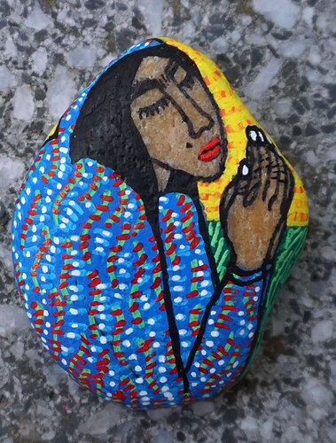 Kleine Madonna VII, colorierter Kieselstein, Urheberrecht Katharina Kretschmer by Katharina Kretschmer, Painting for Sale on Singulart