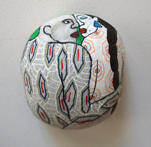 Liebende, colorierter Nordseestein, Urheberrecht Katharina Kretschmer von Katharina Kretschmer, Malerei kaufen auf Singulart