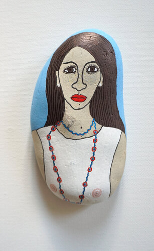 Shermin, colorierter Nordseestein, Urheberrecht Katharina Kretschmer van Katharina Kretschmer, Schilderij te koop op Singulart