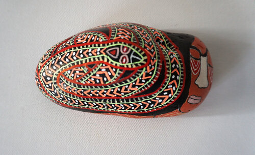 Pachamama, colorierter Nordseestein, Urheberrecht Katharina Kretschmer de Katharina Kretschmer, Pintura a la venta en Singulart
