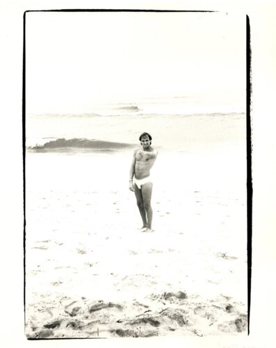 Jon Gould Pointing on Fire Island Beach von Andy Warhol, Fotografie kaufen auf Singulart