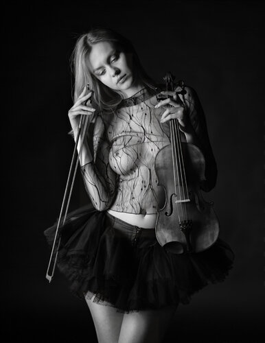 Violin Love #09 von Karlheinz Wachsenegger, Fotografie kaufen auf Singulart