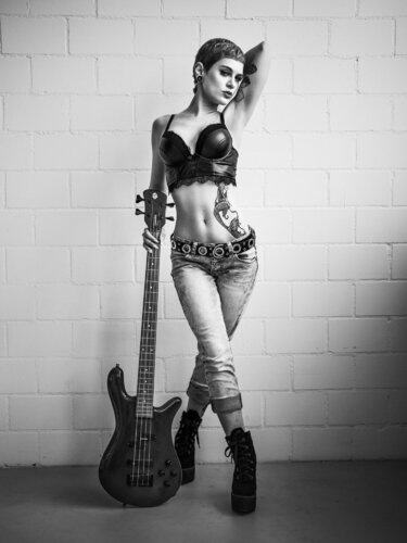 Bass Love #06 van Karlheinz Wachsenegger, Fotografie te koop op Singulart