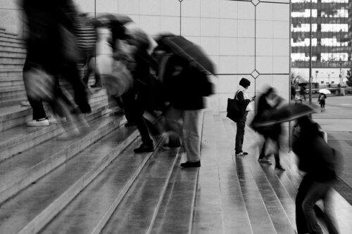 Someone in the Crowd par Nicolas "Clint" Drapier, Photographie en vente sur Singulart