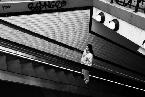 Subway Girl par Nicolas "Clint" Drapier, Photographie en vente sur Singulart