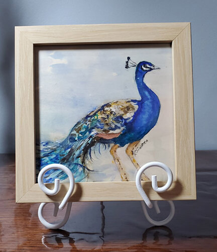 Peacock in Blue  - Gouache on wood par Rose Sinatra, Œuvre sur papier en vente sur Singulart