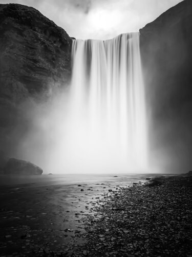 Skógafoss, the beautiful waterfall BW Edition par Fabio Accorrà, Photographie en vente sur Singulart