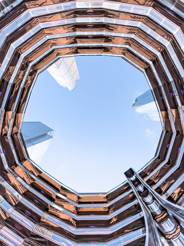 Eyes to the sky in New York de Fabio Accorrà, Fotografía a la venta en Singulart