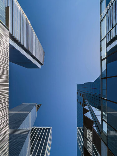 Under the modern  giants de Fabio Accorrà, Fotografía a la venta en Singulart