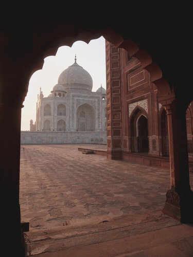 A glimpse of Taj Mahal di Fabio Accorrà, Fotografia in vendita su Singulart