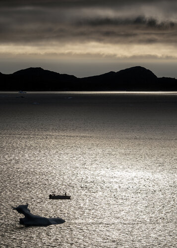 Fishing at sunset von Fabio Accorrà, Fotografie kaufen auf Singulart