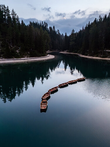 Into the lake von Fabio Accorrà, Fotografie kaufen auf Singulart