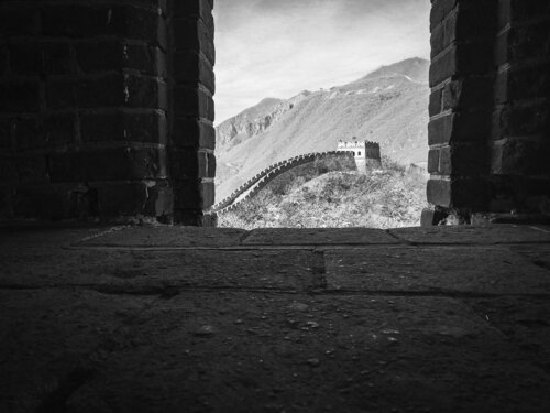 Glimpse of Great Wall de Fabio Accorrà, Fotografía a la venta en Singulart
