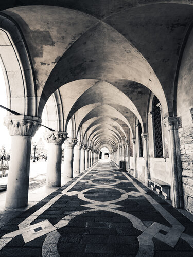 The Portico von Fabio Accorrà, Fotografie kaufen auf Singulart
