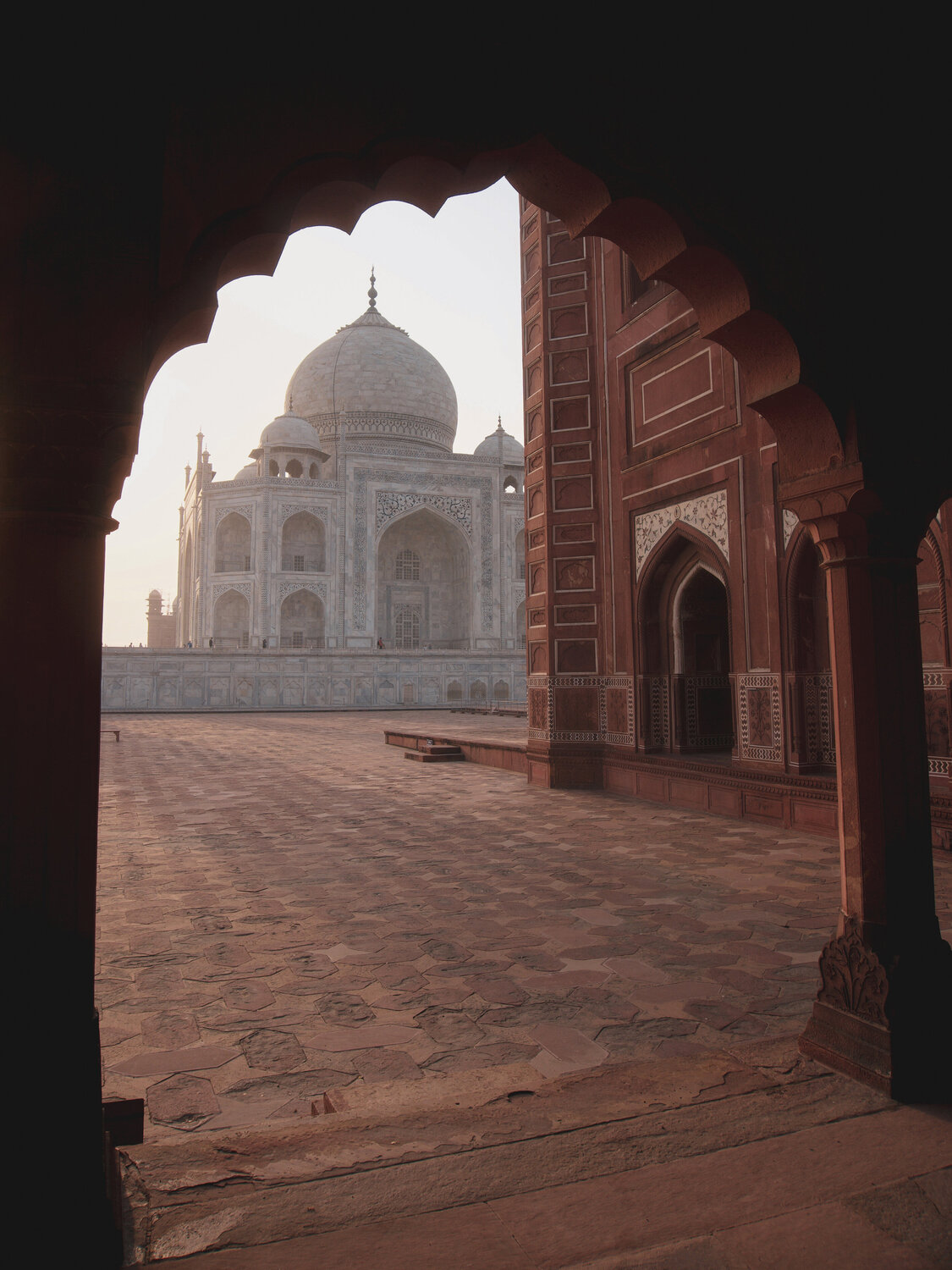 A glimpse of Taj Mahal Fabio Accorrà Fotografie zu verkaufen