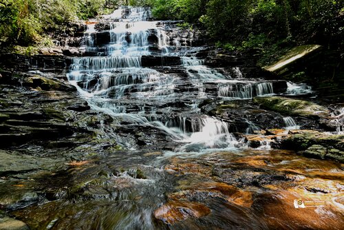 Whispered Secrets of the Falls von Karlton McIver, Fotografie kaufen auf Singulart