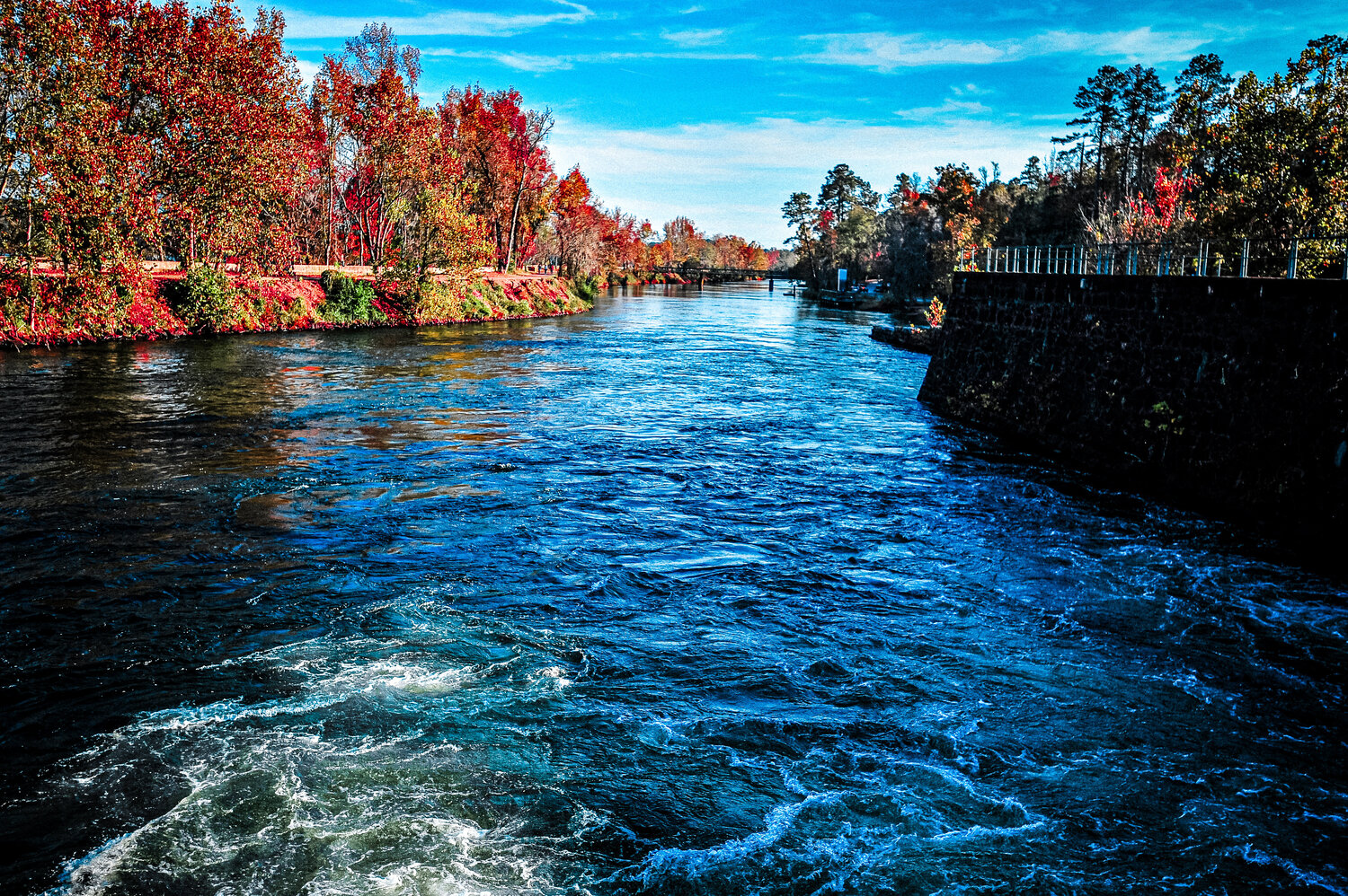 Fiery Autumn Reflections: Augusta River Nature Scene Karlton McIver Fotografie zu verkaufen