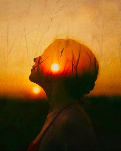 She Carries the Sunset von Stephanie Künzli Ycaza, Malerei kaufen auf Singulart