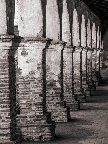 Mission Columns van Brandon LeValley, Fotografie te koop op Singulart