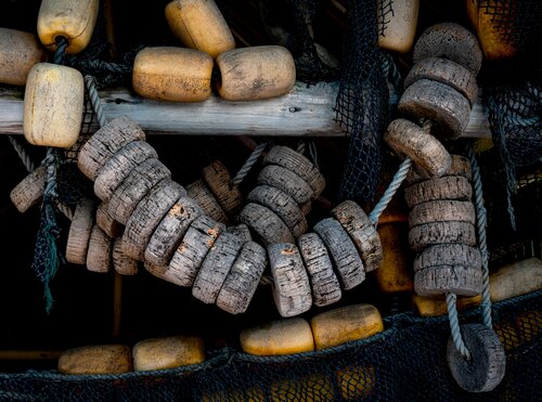 Cork and Buoy Strings di Brandon LeValley, Fotografia in vendita su Singulart