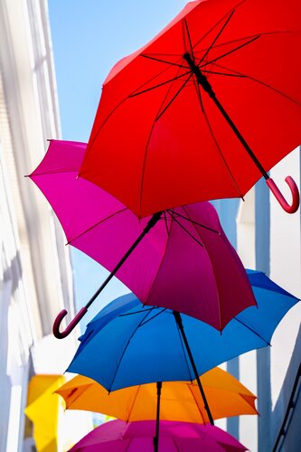 Falling Umbrellas von Brandon LeValley, Fotografie kaufen auf Singulart