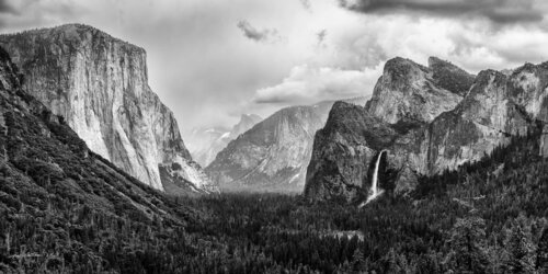 Yosemite Magnificent, Moody - Limited Edition 1 of 15, Landscape Photography Print - California, America Series by Roy Gonthier, 사진 for Sale on Singulart