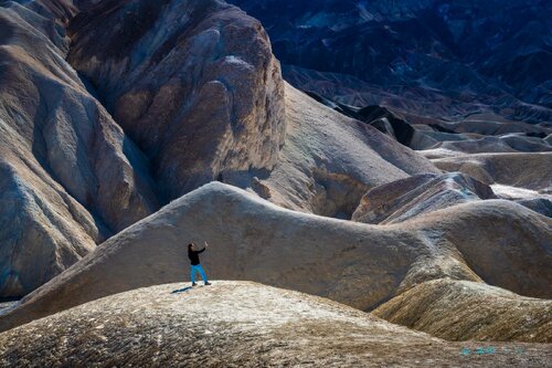 Desert Selfie – Limited Edition 1 of 10, Death Valley California Photography Print – American Series von Roy Gonthier, Fotografie kaufen auf Singulart