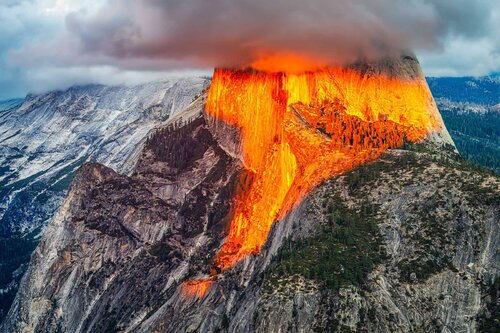 Yosemite Half Dome Sunset Glow - Framed, Landscape Photography Print - California, America Series von Roy Gonthier, Fotografie kaufen auf Singulart