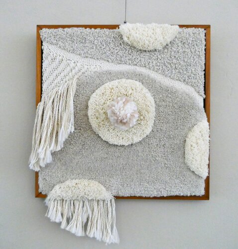 Rumours - Off White I von Jules Vissers, Textil kaufen auf Singulart