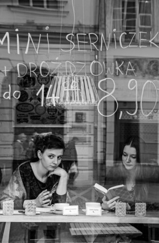 Afternoon break in Warsaw van Olivier Schram, Fotografie te koop op Singulart