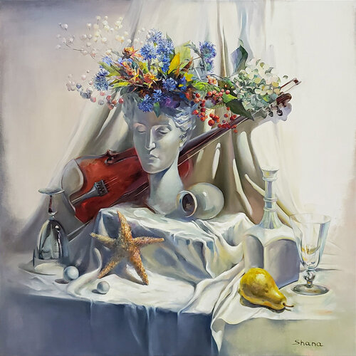 STILL LIFE ON WHITE WITH VIOLIN AND ANCIENT BUST von Shana Danilyants, Malerei kaufen auf Singulart