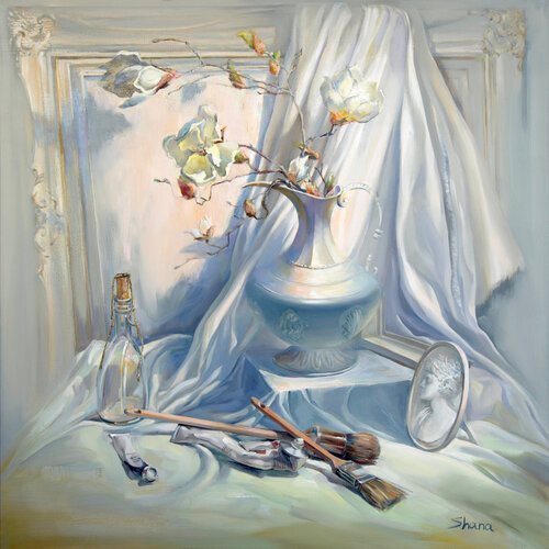 MAGNOLIAS ON WHITE WITH AN ANTIQUE FRAME AND MEDEA di Shana Danilyants, Pittura in vendita su Singulart