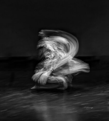 Oaxaca Dance 2 by Danny Johananoff, 사진 for Sale on Singulart