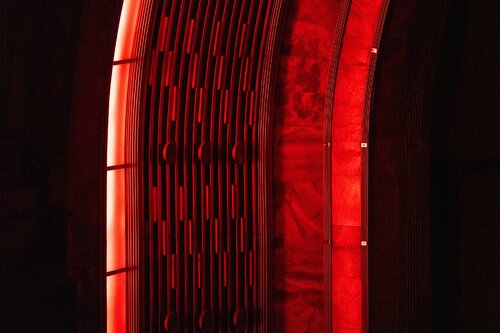 Rote Noten - Red Notes di Antigoni Chrysostomou, Fotografia in vendita su Singulart