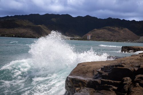 Waves Crashing The China Wall di Heather Hollis, Fotografia in vendita su Singulart