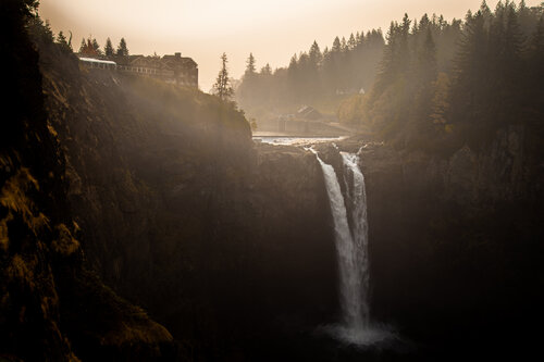 Fire In Snoqualmie Falls von Heather Hollis, Fotografie kaufen auf Singulart
