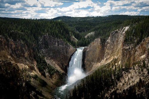 Rushing Falls at Yellowstone National Park von Heather Hollis, Fotografie kaufen auf Singulart