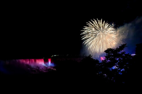 Fireworks Over Niagara di Heather Hollis, Fotografia in vendita su Singulart