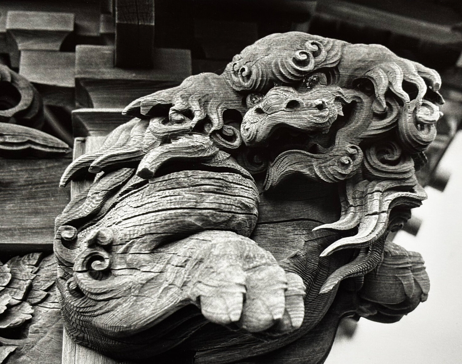 Shishi Guardian - Japanese Temple Carving Kevin Moore Fotografia in vendita
