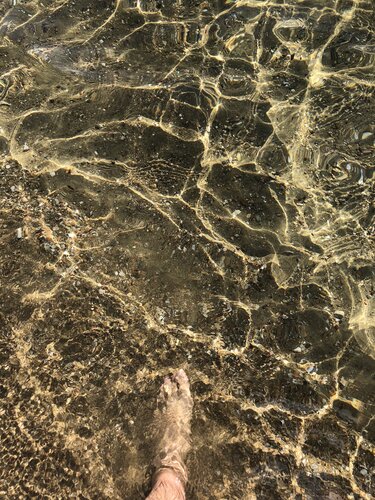 FOOT IN THE WATER von Marc Feld, Fotografie kaufen auf Singulart
