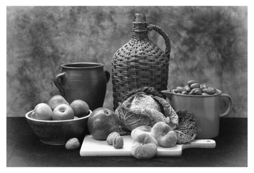 Stillleben mit Krug und Pfirsichen von Folker Reinhold Peter Pritsch, Fotografie kaufen auf Singulart